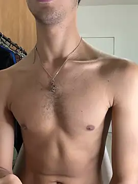 הופעת וובקאם של AdrianAfterDark