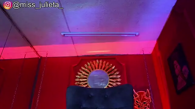 Julieta_Russell Adlı Modelin Canlı XXX Sohbeti