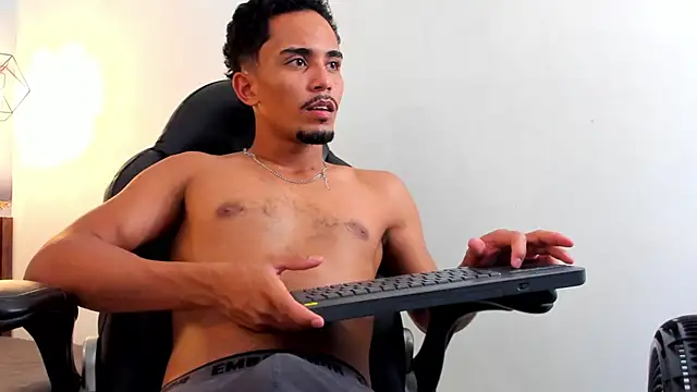DrakeFoxx Live XXX Chat