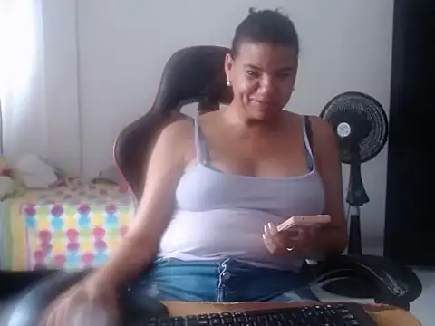 Chatroom XXX en direct de Adriana_0312