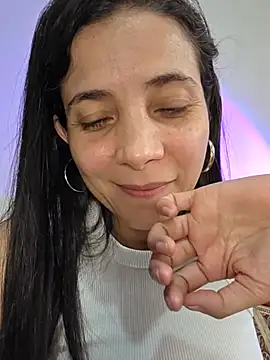 miaeyex's Live XXX Chat