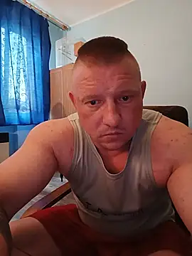 Robert198098 Live XXX-chat