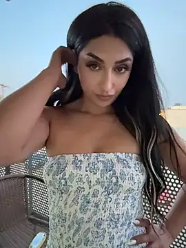 Mia_spicyy élő XXX-chatje