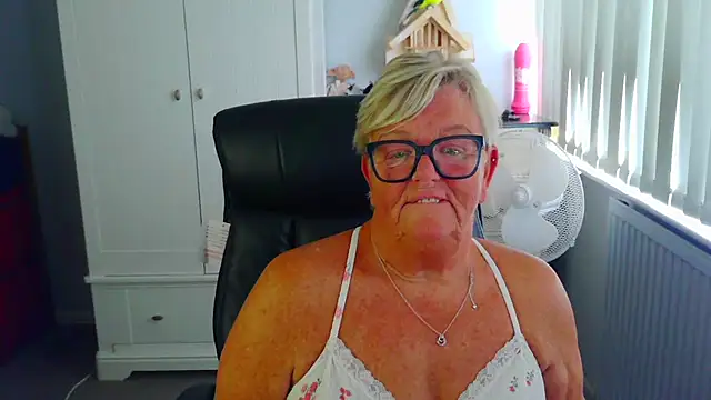 BridgetBlueEyes Live XXX-Chat