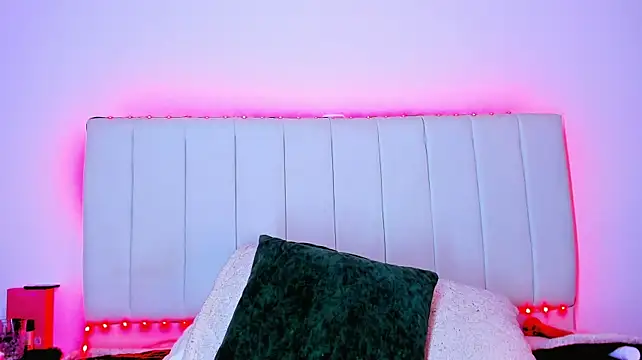 caro_lyne_'s Live XXX Chat