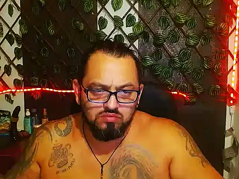 mr_wolf46: διαδικτυακό σόου στην κάμερα