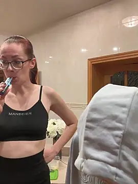 RussianGirls_: απευθείας συνομιλία ΧΧΧ