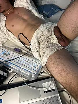 Chatroom XXX en direct de AngelLatinBoy