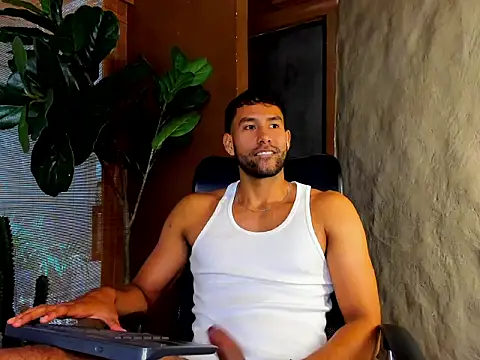 AronnCruz live XXX chat