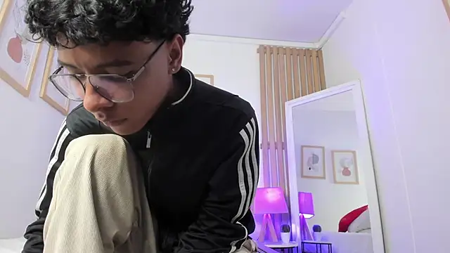 Онлайн чат XXX Adams__Bobby