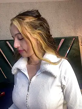 aly_16's Live XXX Chat