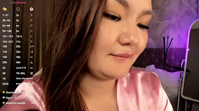 Chat +18 de Jade-Kush ao vivo