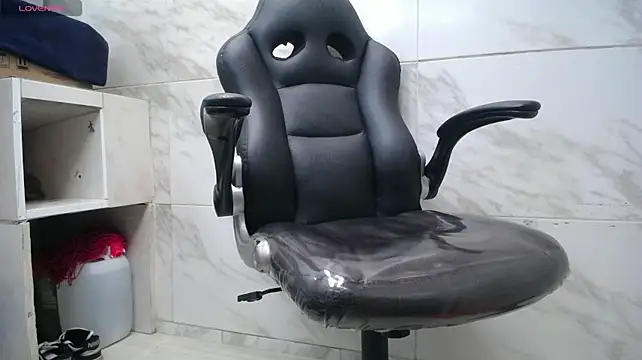 yaazhinii Chat XXX in diretta