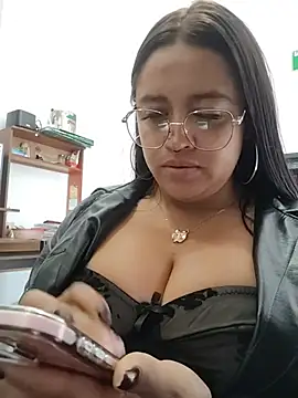 Czat XXX na żywo – Mia_Risky-1