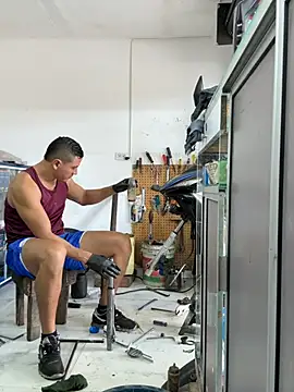 Paul22cm- live XXX chat