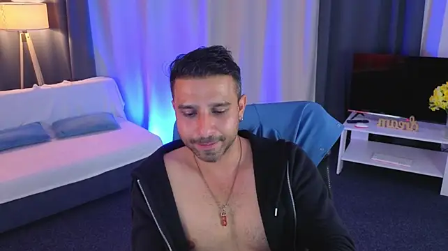 Chat +18 de RyannSteel ao vivo