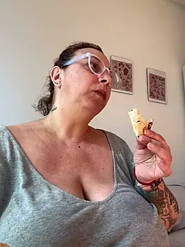 LupitaHaze's Live XXX Chat