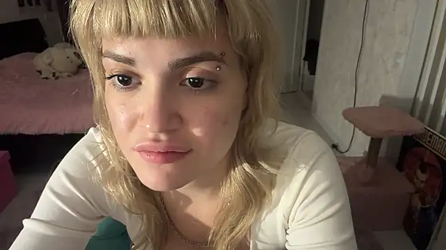 Chat +18 de MagalyEssinger ao vivo