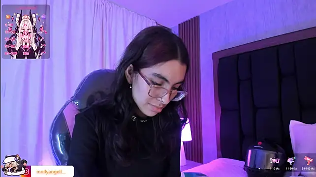 Molly_A Adlı Modelin Canlı XXX Sohbeti