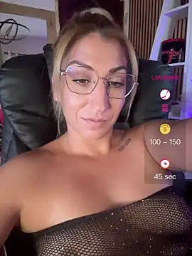 צ'אט XXX ב שידור חי של sofiah_
