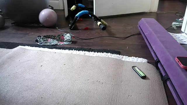 XXX chat uživo modela Yumiepussyy