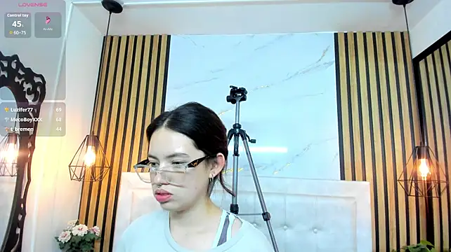 Emilye_evans' Live XXX Chat