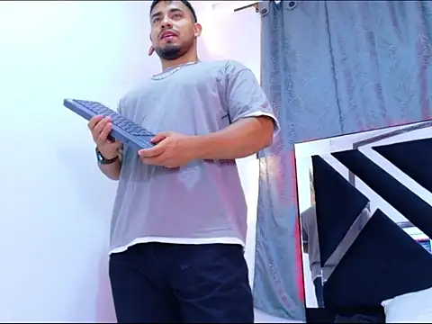 DrakeEvans élő XXX-chatje