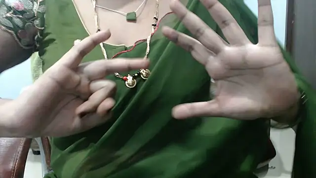 sunitha-3's Live XXX Chat