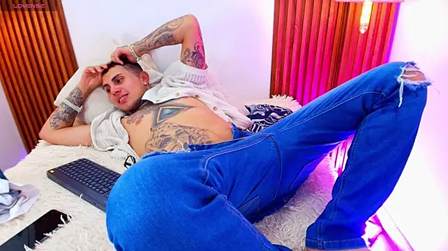 Liam_Ink élő XXX-chatje