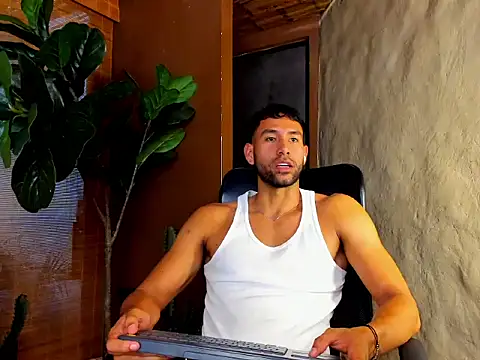 AronnCruz 现场XXX聊天