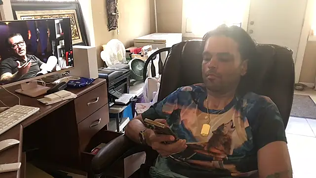 צ'אט XXX בשידור חי של icebergslim281
