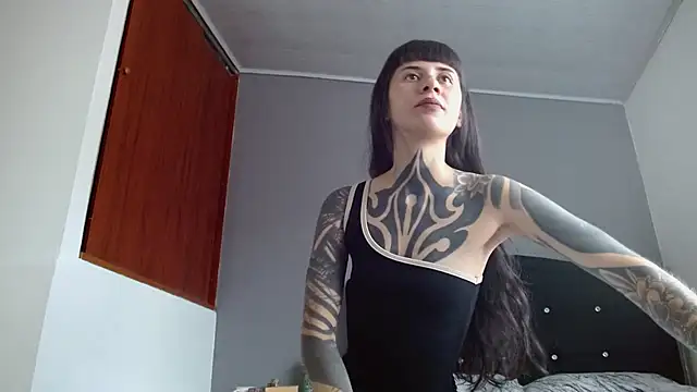 دردشة Emilia_1995 الجنسية المباشرة