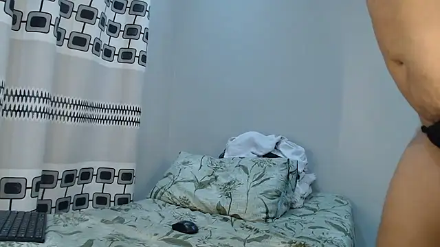 _MoniqueLovay_ Adlı Modelin Canlı XXX Sohbeti