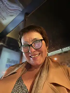 bettybutter_ Adlı Modelin Canlı XXX Sohbeti