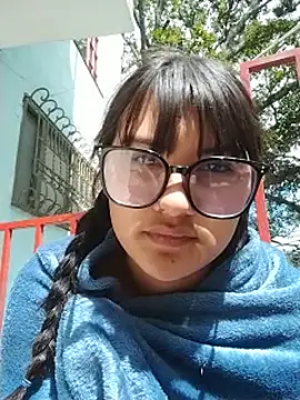 Emily-7 Live XXX-Chat