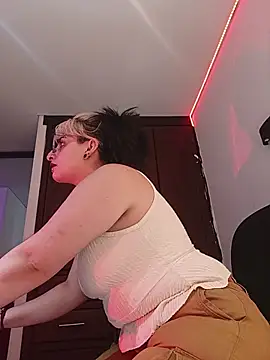 צ'אט XXX בשידור חי של ValkiriaFoX