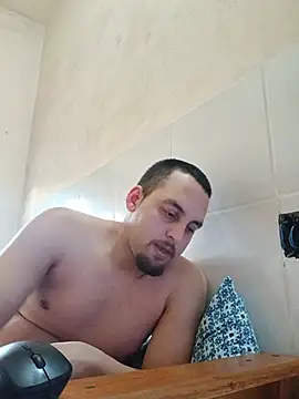 matvaz21cm's Live XXX Chat