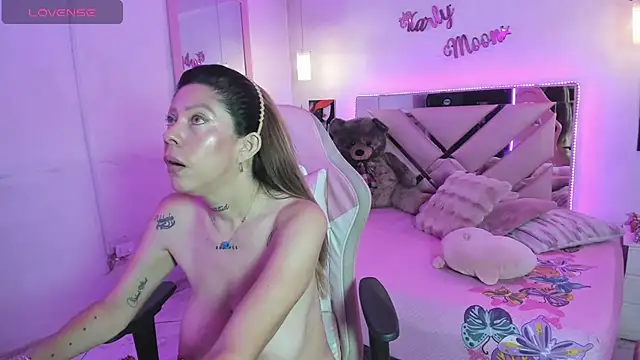 Karly_moon Adlı Modelin Canlı XXX Sohbeti