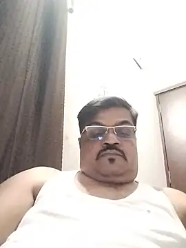 Desi_Gujju_Boy live XXX chat