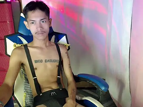 riks_tyler Adlı Modelin Canlı XXX Sohbeti