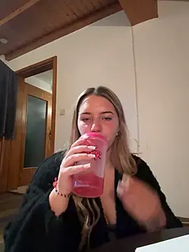 Naomi-Klein's Live XXX Chat