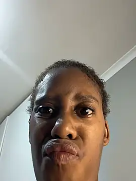 Chat XXX ao vivo de petite_bee