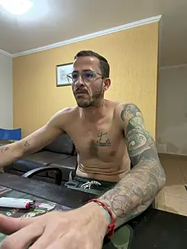 Chat +18 de CoyoteDuMato ao vivo