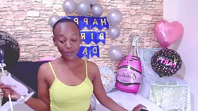 צ'אט XXX בשידור חי של EbonyOlive69