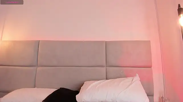 Suzzy_flowerss' Live XXX Chat