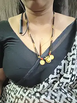 bhuvana_555's Live XXX Chat