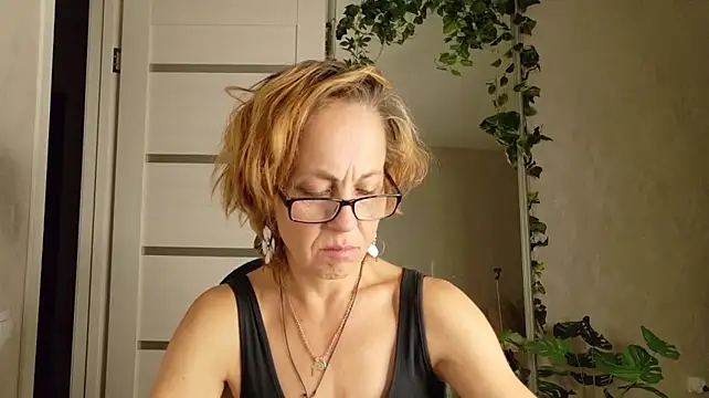 LioraWeiss' Live XXX Chat
