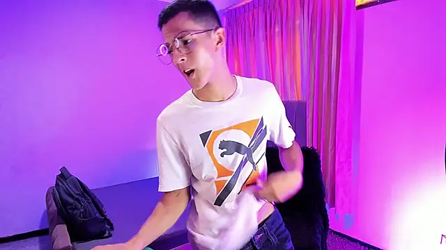 Matiius18のライブXXXチャット