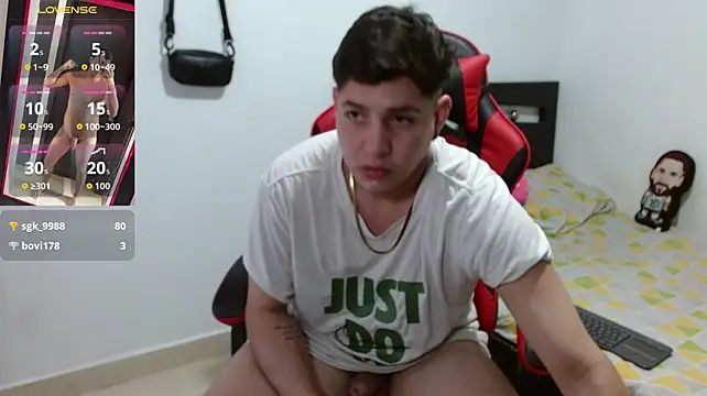XXX chat uživo modela Fozil_Dvice