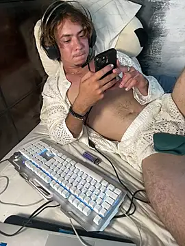 AngelLatinBoy live XXX chat